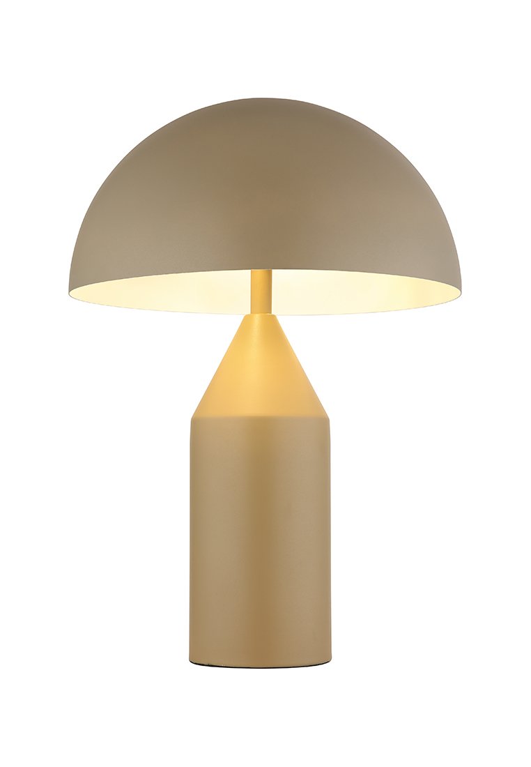 Tafellamp met een beige cilindrische voet die taps toeloopt naar een kegelvorm, bekroond met een grote, gladde, koepelvormige kap. Warme licht dat van onderaf straalt.