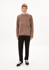 ARMEDANGELS TOLAA - Strickpullover - deep brown sand stone