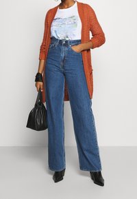 Vero Moda Kofta - metallic red