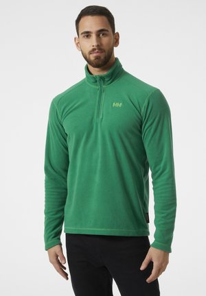 Groene fleece pullover met een halve ritssluiting, opstaande kraag en contrasterende stiksels. Heeft een logo op de borst en lange mouwen.