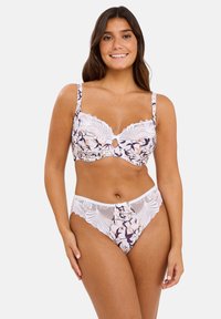 Ensemble de lingerie composé d'un soutien-gorge en dentelle florale blanche et d'un brief assorti, avec un tissu à motifs de couleurs pastel. Présente un détail en forme de trou de serrure au centre et des finitions en dentelle.