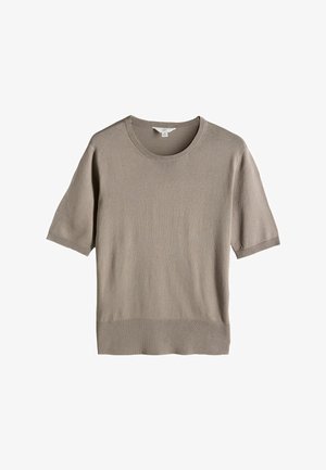 Ljusbeige stickad kortärmad tröja med rund halsringning och ribbade kanter. Avslappnad passform, mjuk textur. Inga tydliga mönster eller dekorationer.