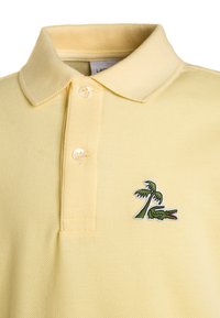 Lacoste BOY SHORT SLEEVED RIBBED COLLAR - Polotričko - napolitan yellow