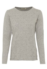 Vaaleanharmaa pitkähihainen neulepaita, jossa on pieniä teksturoituja pisteitä ympäriinsä ja pyöreä kaula-aukko.