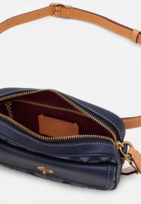 COACH Taška s příčným popruhem - blue