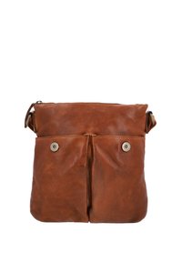 Bruine leren crossbodytas met twee voorvakken met knopen en een ritsvak, gezien van voren tegen een witte achtergrond.
