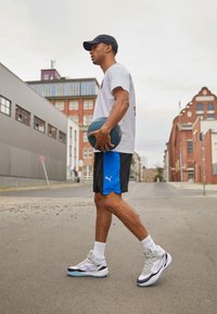 Puma SHOT BLOCKER SHORT - Spordišortsid - black/racing blue