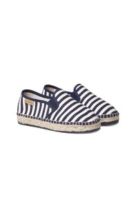 Scarpe slip-on in tela a righe blu navy e bianche con suola in juta e dettagli di cucitura. Presentano pannelli laterali elasticizzati per un facile indossamento.