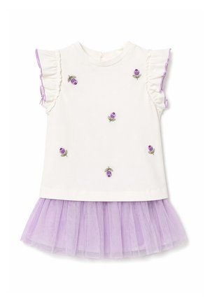 Abito bianco senza maniche con bordi arricciati, ricamo floreale viola sulla parte superiore e gonna in tulle lavanda a strati.