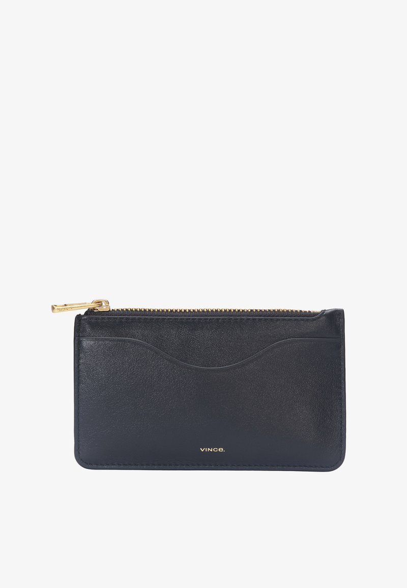 Porte-cartes fin en cuir noir avec une fermeture éclair dorée et le logo "vince." embossé au centre avant.