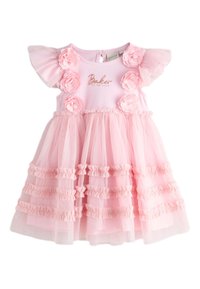 Růžové šaty pro batolata s tylovou sukní s volánky, květinovými aplikacemi na živůtku, nafouklými rukávy a logem "Baker by Ted Baker" na prsou.
