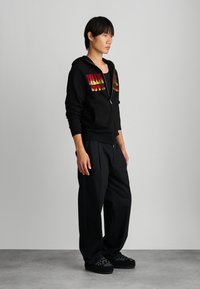 Billionaire Boys Club STRAIGHT LOGO GRADIENT DIAMONTE POPOVER HOOD - Užtrauktuku užsegamas treningas - black