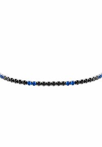 Bracciale in tono argento con gemme nere e blu alternate, caratterizzato da un design curvo e elegante e pietre incastonate a griffin per un tocco di dettaglio in più.