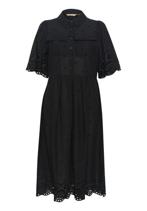 Svart klänning med knäppning framtill, korta puffärmar med hålsömbroderi och en flödande kjol med blommönster i nederkanten.