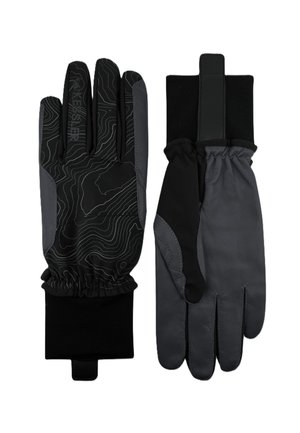 Een paar zwarte en grijze outdoorhandschoenen, waarbij de ene de bovenkant toont met contourontwerp en merknaam, en de andere de effen palmzijde laat zien met een elastische pols.