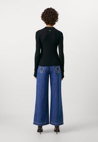 GAP GAP X CULT GAIA SHEER MCKNCK TOP - Stickad tröja - black