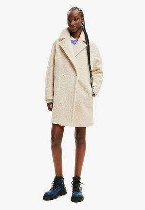 DOUBLE-BREASTED BOUCLÉ - Trenchcoat - white