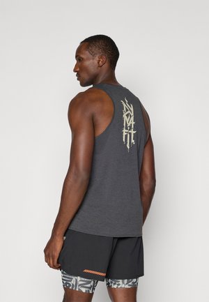 TRAIL TANK - Top - black out
