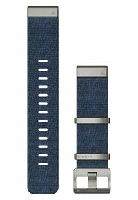 Bracelet de montre Garmin en tissu denim bleu foncé avec une boucle en acier inoxydable, doté de perforations pour l'ajustement de la taille et d'éléments de design minimalistes.