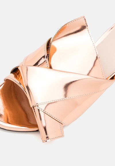 N°21 MULES - Mules à talons - copper