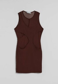 Hnědé bezramínkové šaty s výřezovými bočními panely, kulatým výstřihem a přiléhavým střihem, vyrobené z hladké, lehké tkaniny.