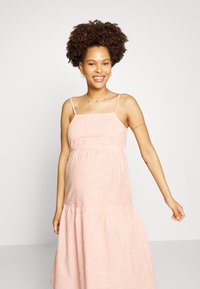 Vestido de verão riscado em tecido macio, com decote quadrado, alças finas, corpete ajustado e saia rodada com bainha franzida.