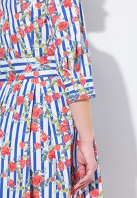 Thumbnail Image 6