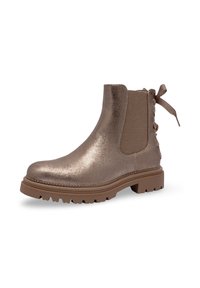 Bottine marron en matériau métallique, avec un bout arrondi, un panneau arrière texturé et un nœud décoratif sur le talon. Semelle épaisse.