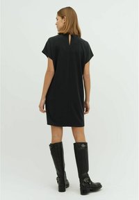 mbyM LINEA-M - Dzsörzéruha - black