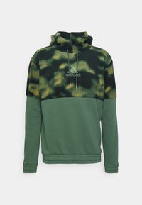 Felpa verde con cappuccio caratterizzata da un motivo mimetico in verdi scuri e gialli, coulisse, e polsini e orlo a costine. Logo Adidas sul davanti.