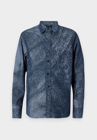 Camicia a maniche lunghe in tessuto blu scuro con un motivo astratto e testurizzato. Chiusura con bottoni sul davanti, colletto e maniche aderenti.