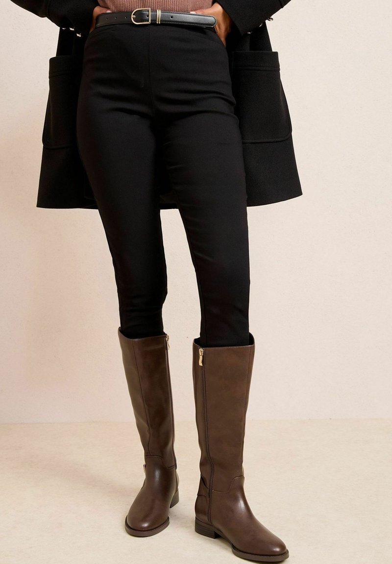 TINA - Stivaletti Neri Imbottiti Con Lacci In Strass - Foto 9