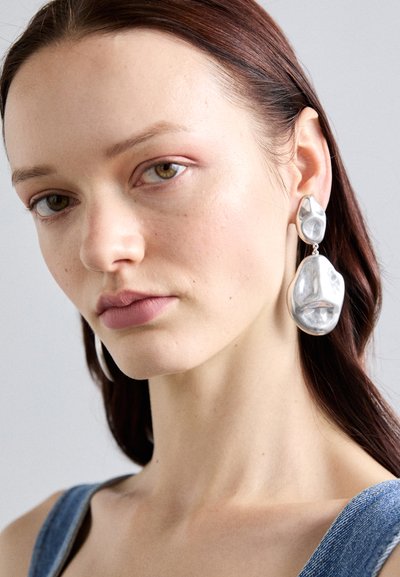 Cult Gaia DUNIA EARRING - Øredobber - antique silver-coloured