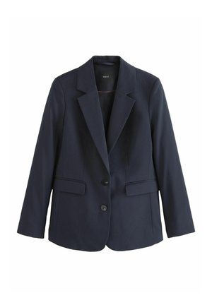 Blazer navy de tela suave, con cuello de pico, cierre de un botón, dos bolsillos frontales y corte ajustado.