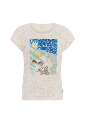 Lichtbeige T-shirt met korte mouwen en een gestructureerde afwerking, met een kleurrijke afbeelding van een zonnebril en zonnebrandcrème en de tekst "PROTEST".