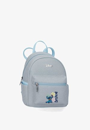 Mochila mini azul claro con bolsillo delantero con cremallera que presenta el personaje Stitch y el logo de Disney sobre tela texturizada.