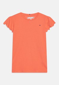 Orange kortærmet t-shirt lavet af blødt bomuld med flæseærmer og et lille logo detalje på brystet.