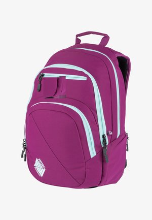 Lila Rucksack mit hellblauen Reißverschlüssen, mehreren Fächern, gepolsterten Schultergurten und einem Tragegriff oben. Verstellbare Seitentaschen aus Netz.