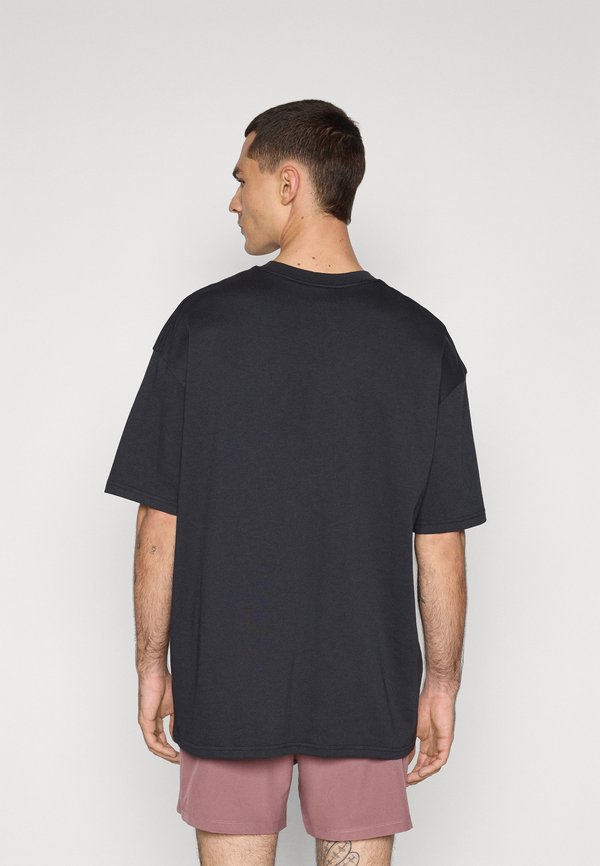 LABEL  - Basic T-shirt4