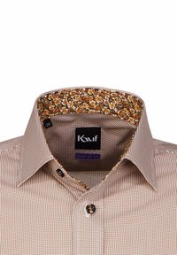 Camicia a quadri marrone con fodera del colletto a motivo floreale. Presenta un colletto standard, chiusura con bottoni e una vestibilità regolare.
