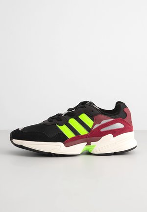 YUNG-96 - Sneakers laag - core black/solar green/collegiate burgundy