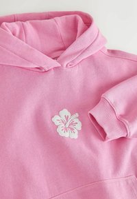 Unselected, pink washed flower