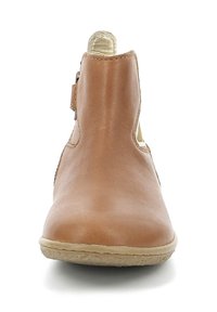 Bottine en cuir brun avec un bout rond, une fermeture éclair sur le côté, une semelle texturée et des accents minimalistes, dotée d'une finition lisse et d'un talon bas.