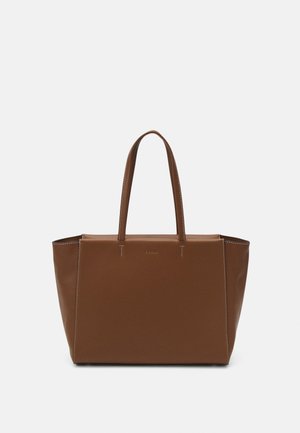 Sac fourre-tout en cuir marron avec deux poignées d'épaule, forme rectangulaire et coutures visibles sur un fond uni clair.