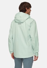 Leicht mintgrüne wasserdichte Jacke mit Kapuze, elastischen Bündchen und Logo auf dem Rücken. Strukturierter Stoff mit lockerer Passform.