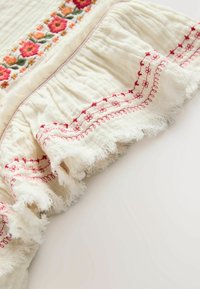 Thumbnail Image 6