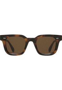 Lunettes de soleil écaille de tortue avec des verres marron. Monture carrée au design épais, avec deux accents ronds sur les bords extérieurs.