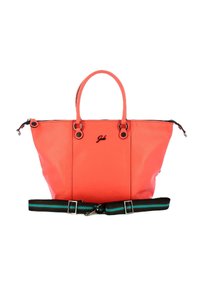 Borsa tote in pelle corallo con due manici, chiusura con zip, dettagli in metallo e una tracolla regolabile in tessuto con righe nere e teal.