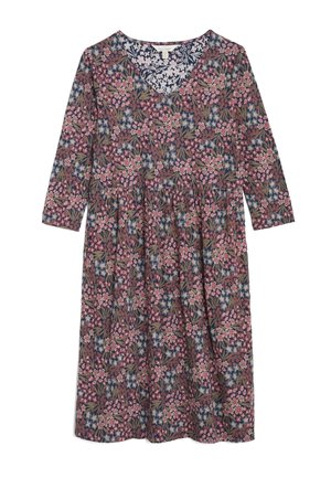 Sukienka z długim rękawem do kolan z dekoltem w serek, ozdobiona gęstym kwiatowym wzorem w kolorach różowym, niebieskim i zielonym na ciemnym tle.