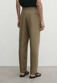 Massimo Dutti Chinosy